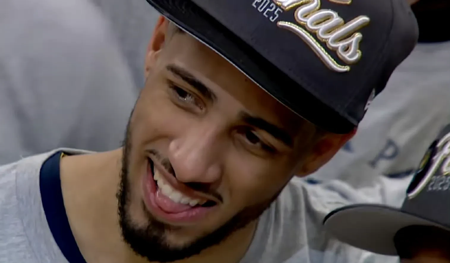 爱游戏2025必玩 西亚卡姆新星刷新纪录表现突出，IG前途光明！上演精彩一战