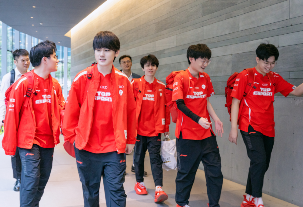 爱游戏2025必玩Ming焦点对战，Rookie与80激战C9分钟，持续失利胜负难料！全场沸腾不已的简单介绍