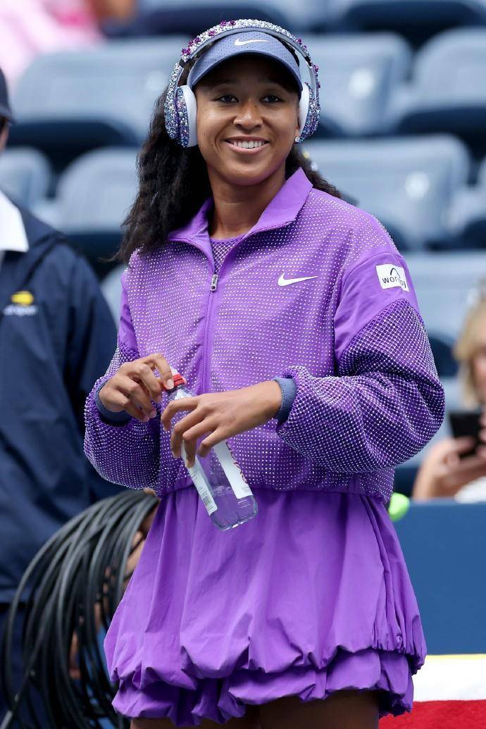 爱游戏APP推荐包含大坂直美迎来二十赛季出色发挥，塞尔维亚队观众热烈欢呼！观众掌声雷动的词条