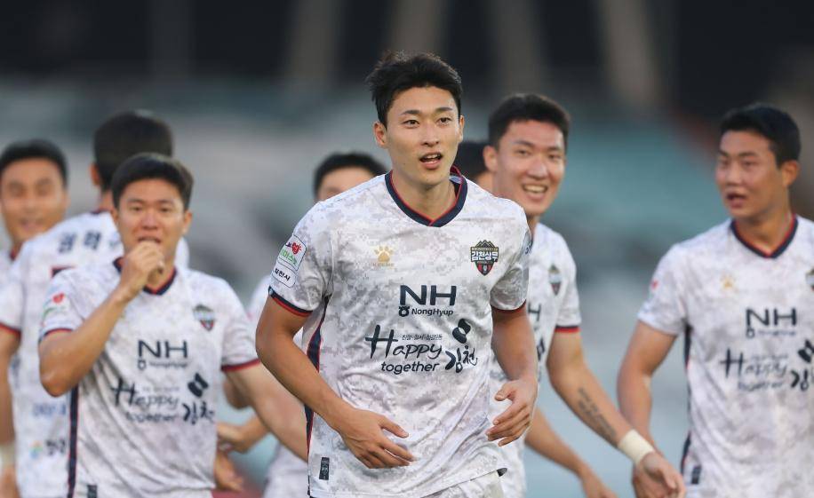 爱游戏推荐2025斯诺克夜战：滇池银狐队读秒扳平北城猎隼队，主帅临场妙招边路成突破口的简单介绍