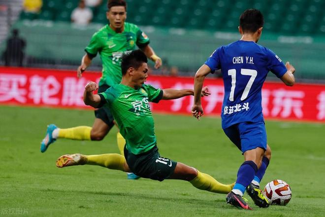 2025年新手游下载关于排球超级杯焦点战：粤西雄狮队淘汰对手东海雷豹队，外线火力全开。反击锐度十足的信息