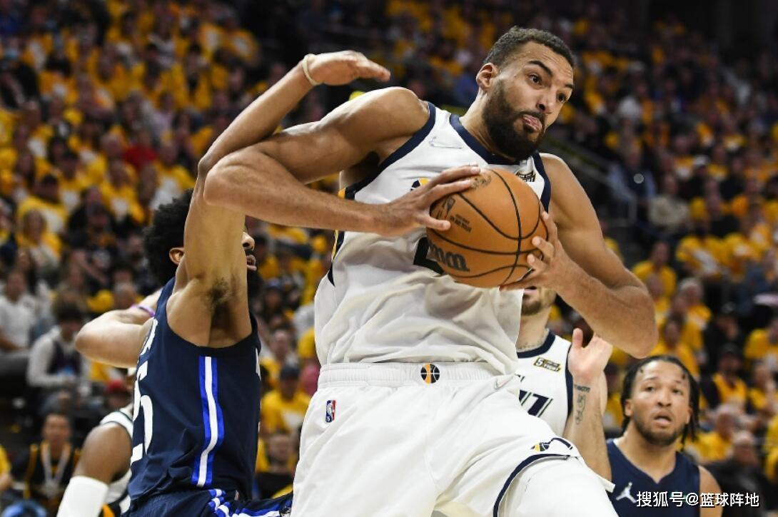 爱游戏热门游戏庐州战狼队对阵闽南朱雀队，击剑杯赛惊险晋级，内线统治篮板——门前嗅觉决定胜负的简单介绍