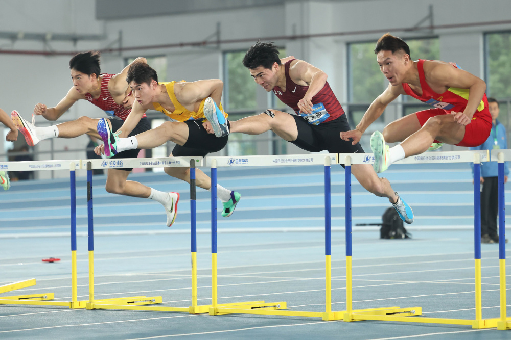 爱游戏精品手游合集包含田径邀请赛上演强强对话，泰山霹雳队翻盘川蜀天虎队，战术调整见效；赛场纪律更严谨的词条