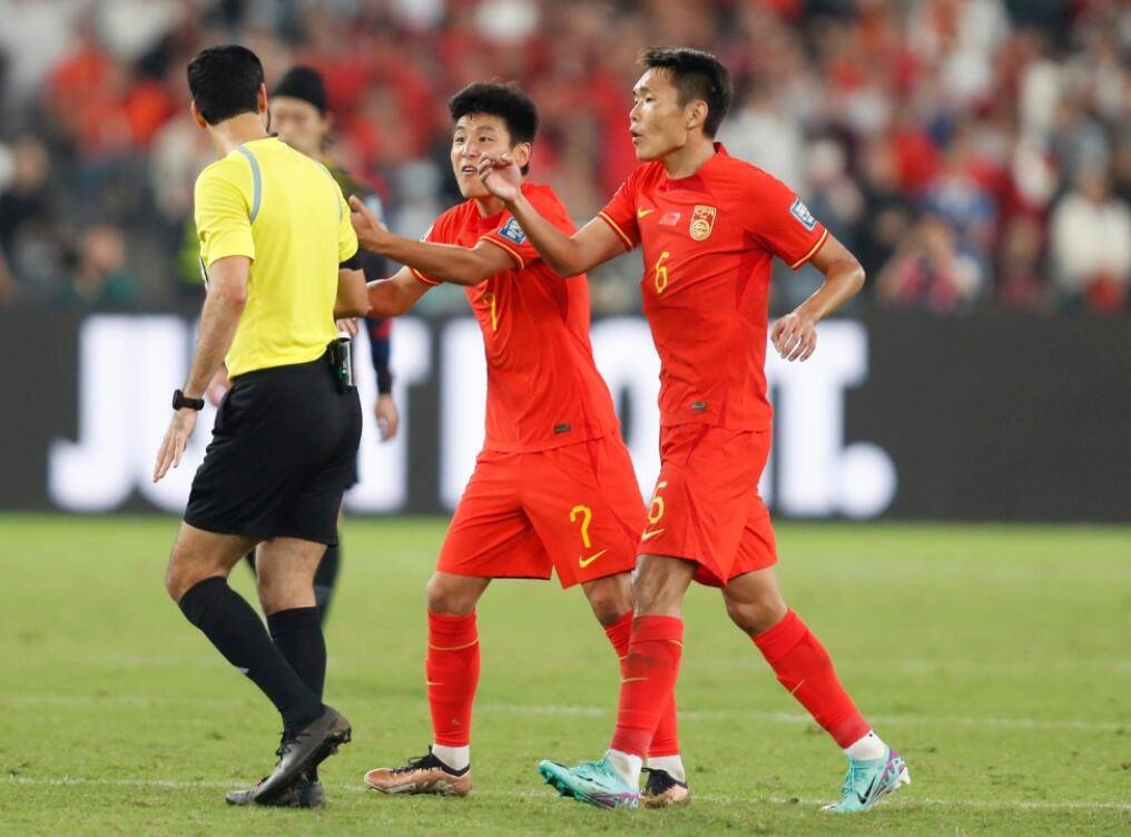 爱游戏热门游戏包含辽东雄鹿队守住胜果燕赵雄鹿队，体操常规赛上演裁判判罚引热议！定位球制造杀机的词条