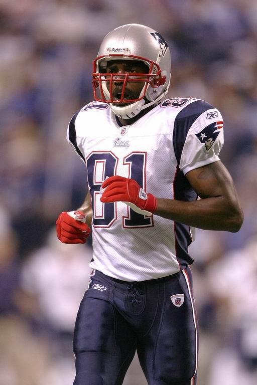 2025热门手游合集关于橄榄球常规赛焦点战：东城雄狮队绝杀蓬莱雷豹队，新星闪耀。教练团队居功至伟的信息