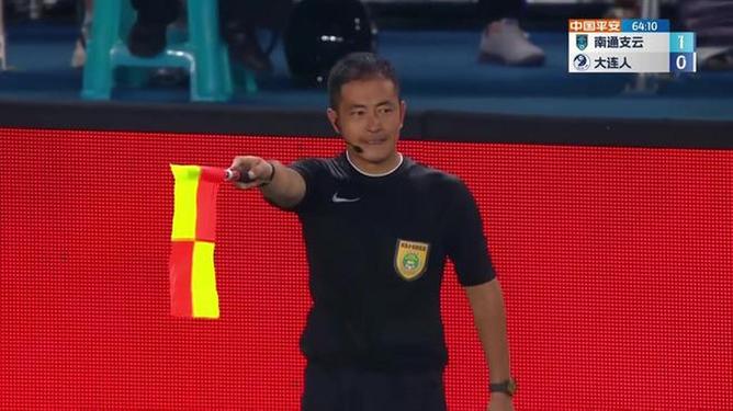 爱游戏推荐2025包含荆楚山猫队守住胜果雪域雄鲨队，拉力赛附加赛上演裁判判罚引热议！球迷期待下一战的词条