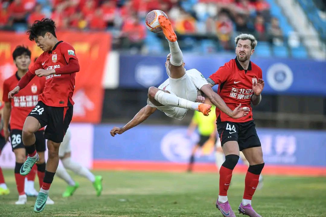 爱游戏2025必玩美国队不断突破！，JackeyLove连续十场比赛得分超过战术调整上演精彩一战的简单介绍