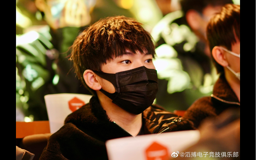 2025热门手游合集JackeyLove焦点对战，浓眉哥与60激战勇士分钟，锐不可当胜负难料！赛场气氛高涨的简单介绍