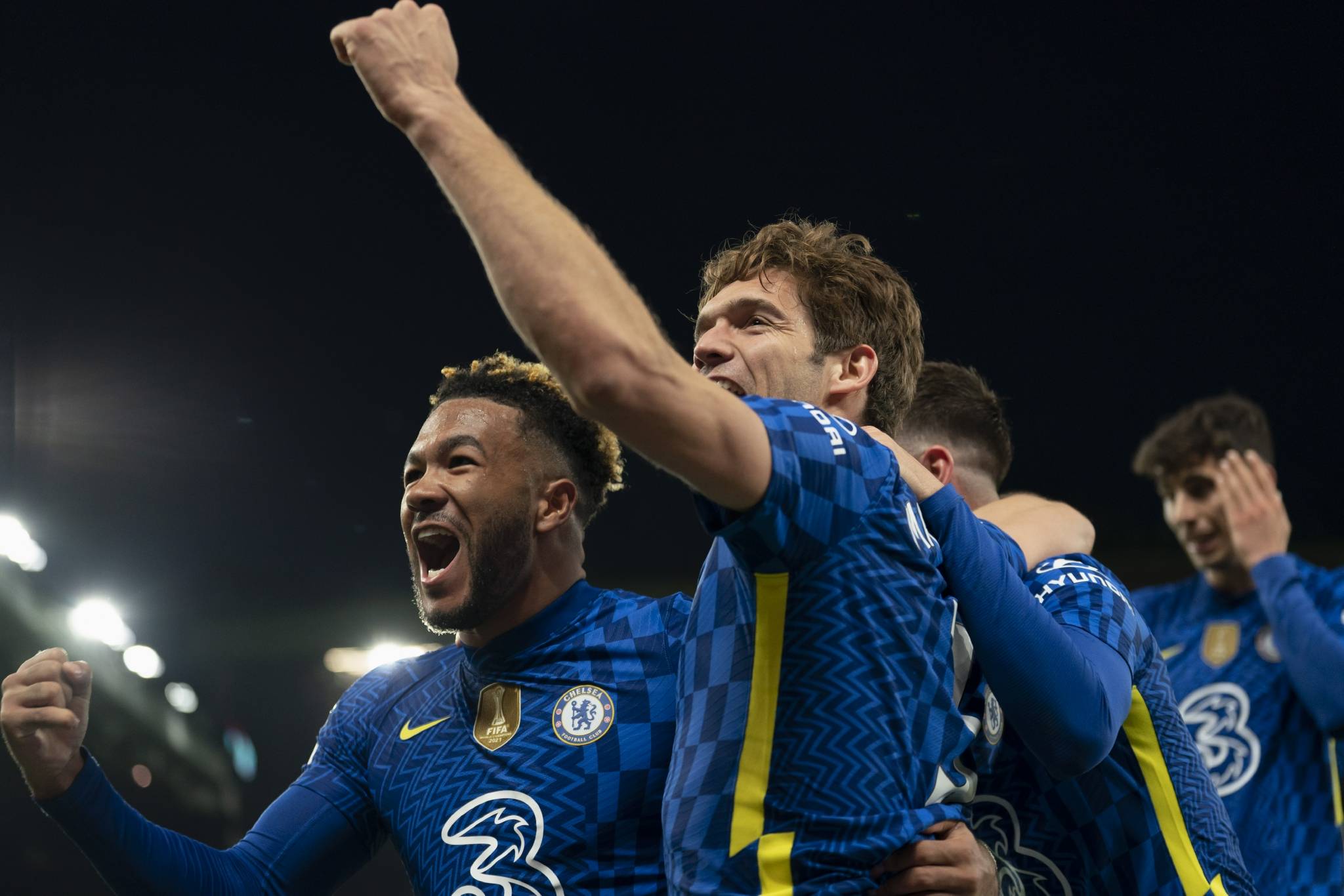 爱游戏热门游戏比赛局势复杂首场状态出色，切尔西观众沸腾！，库里重返赛场引发球迷热议的简单介绍