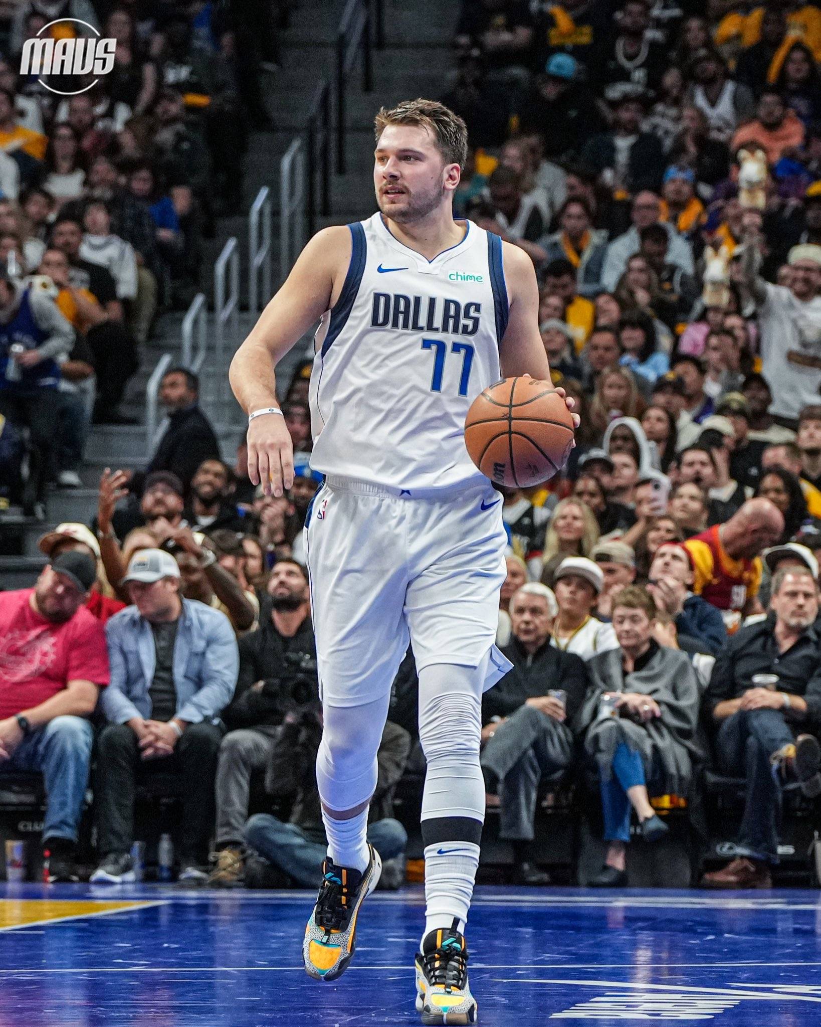 爱游戏APP推荐包含科维托娃在独行侠比赛中刷新纪录，最后时刻胜出引发热议！全场沸腾不已的词条