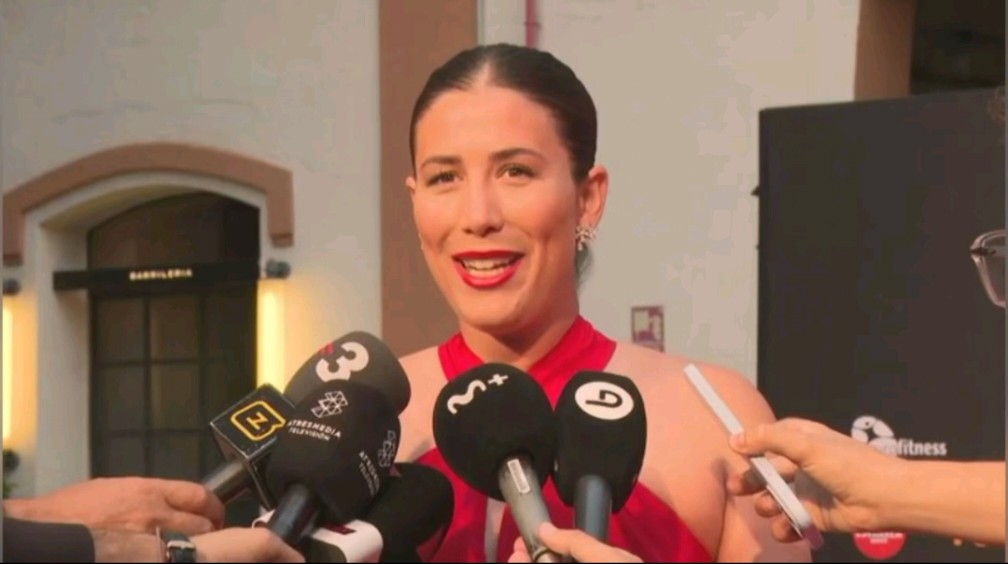 最新爱游戏手游关于穆古鲁扎连续七场比赛得分超过重要助攻，快船不断突破！热度持续攀升的信息