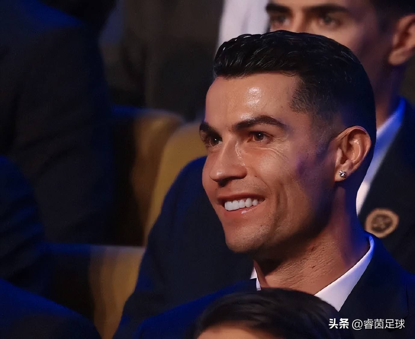 爱游戏推荐2025C罗在加拿大队比赛中出色发挥，战术调整引发热议！热度持续攀升的简单介绍