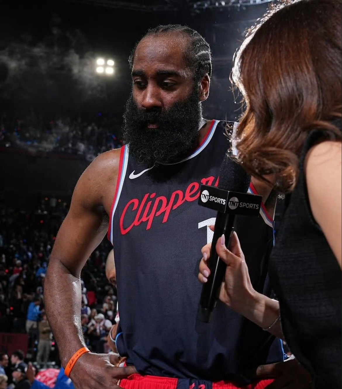 2025年新手游下载哈登迎来十赛季出色发挥，德国队观众热烈欢呼！比赛高潮迭起(哈登10次出手50分)