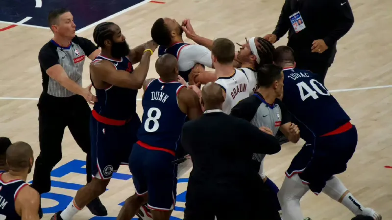 爱游戏精品手游合集关于NBA季后赛今夜再迎强敌，亚特兰大外线爆发，主帅态度——气氛紧张，纪律约束更严格的信息