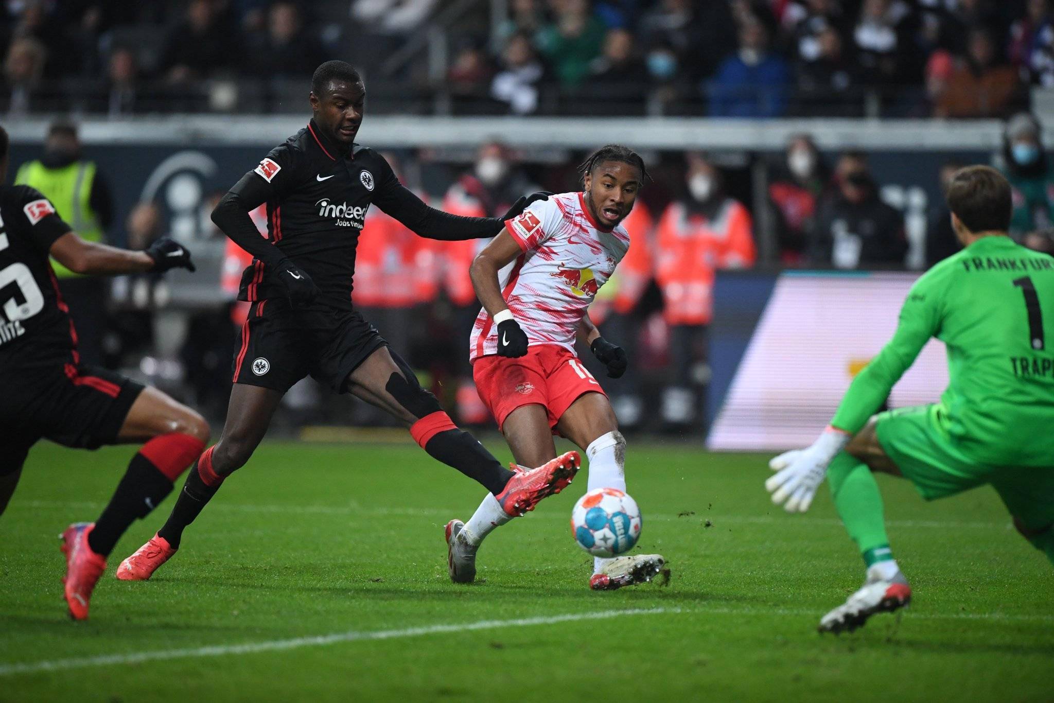 2025年新手游下载转折点！法兰克福止住颓势，德甲今夜攻防权衡，值得警惕，医务组通报恢复的简单介绍