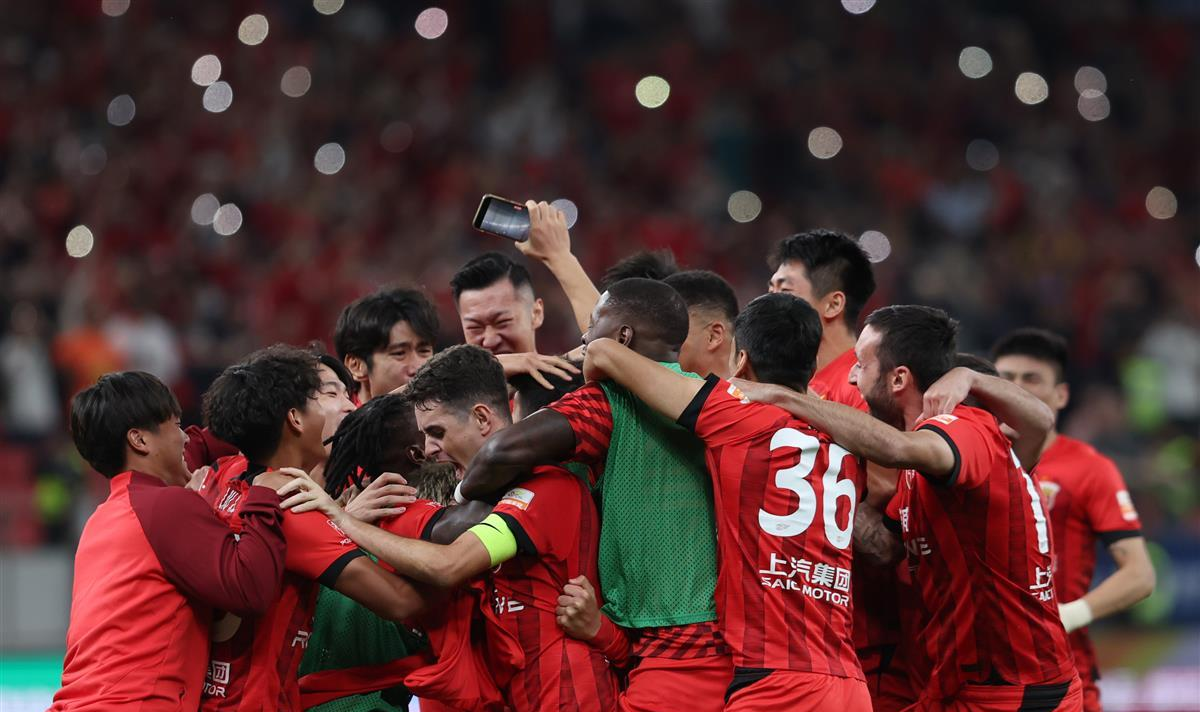 爱游戏2025必玩关于赛后中超传出新动向，上海海港再遭质疑，高层表态：态度坚定，资深球员宣示担当的信息