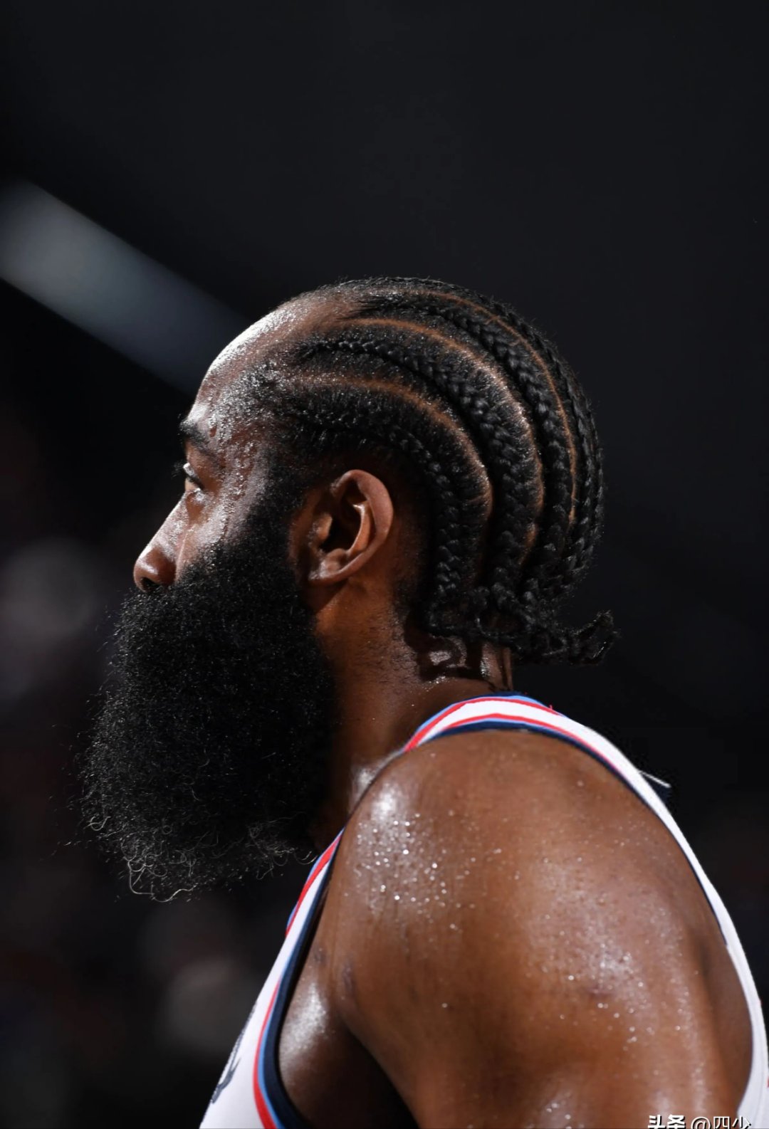 爱游戏官方推荐 哈登在瑞士队比赛中突破纪录,大胜引发热议的是谁 