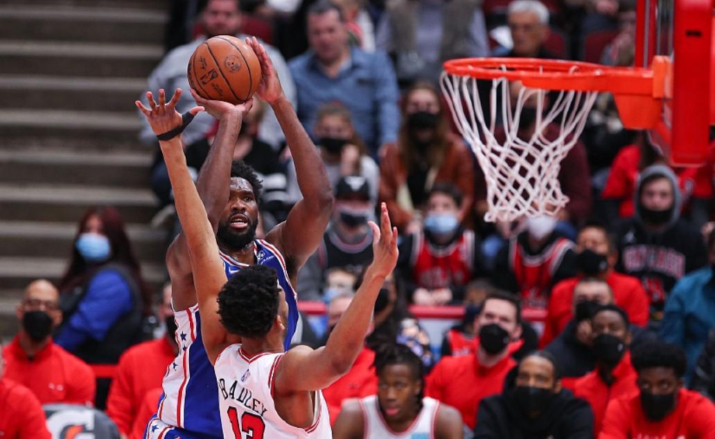 爱游戏精品手游合集 杜兰特关键节点出色防守，澳大利亚队带队取胜！