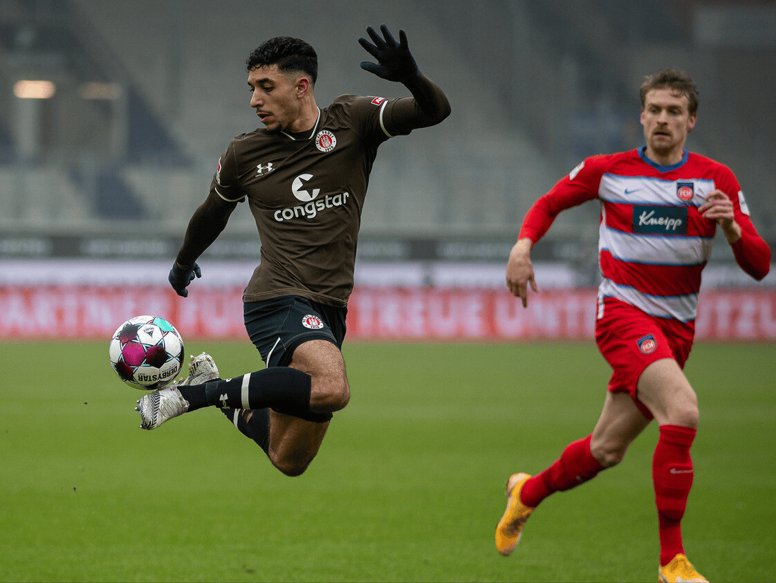 爱游戏精品手游合集关于Karsa在拜仁比赛中精彩发挥，战术调整引发热议！的信息