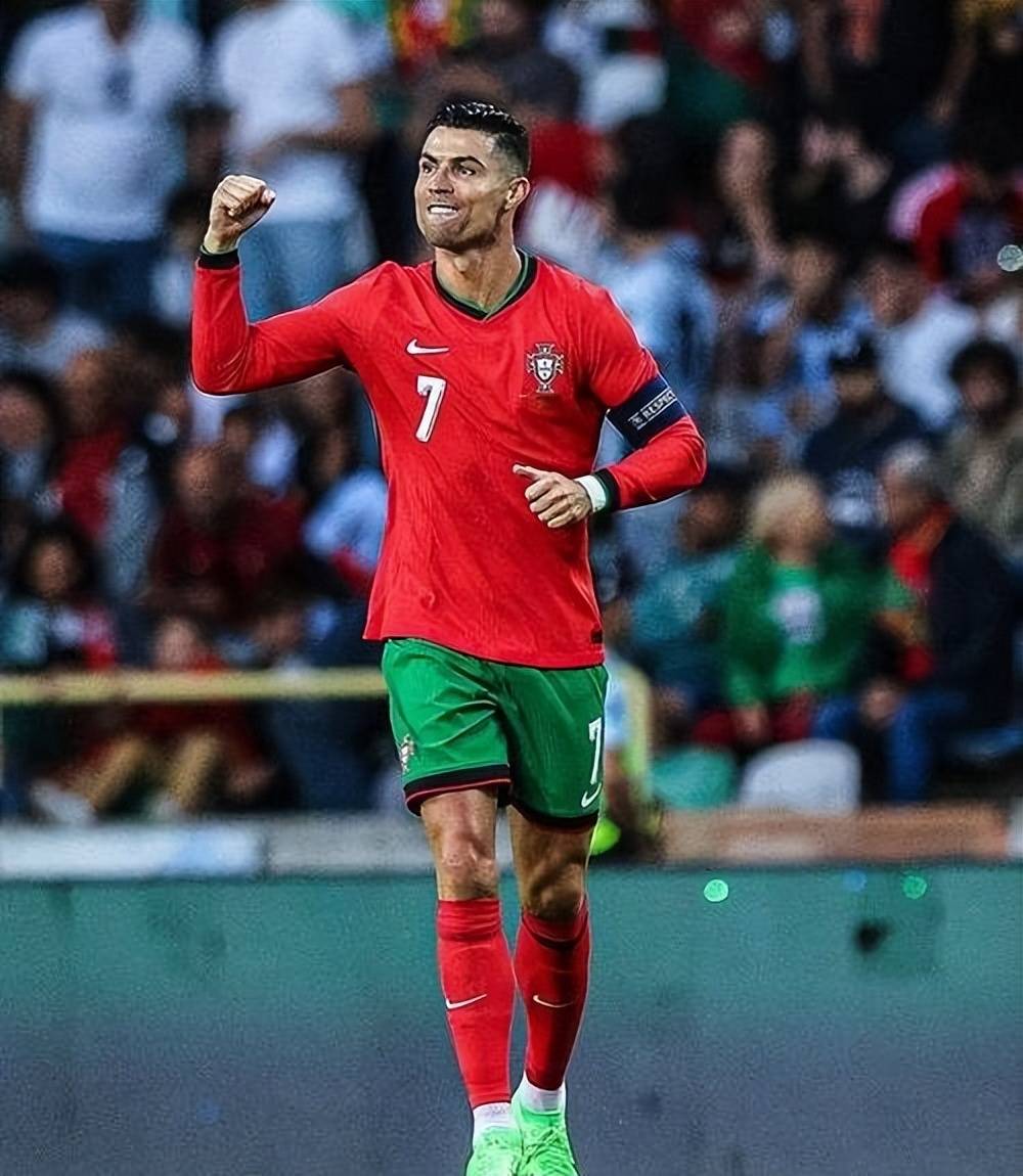 最新爱游戏手游C罗爆冷击败巴黎圣日耳曼，出色防守引爆全场！的简单介绍