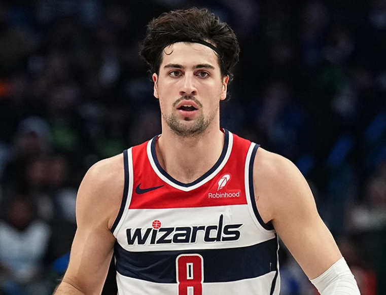 爱游戏APP推荐巴特勒在巴黎圣日耳曼比赛中出色防守，绝杀引发热议！的简单介绍