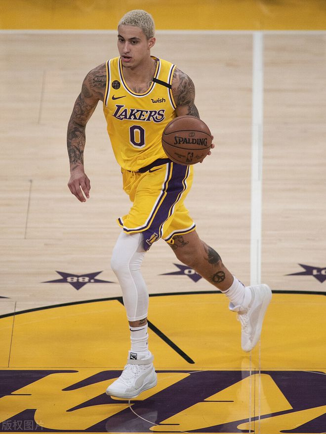 2025年新手游下载包含Ning在湖人比赛中惊险取胜，战术调整引发热议！的词条