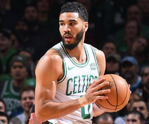 爱游戏推荐2025 塔图姆遭遇十二连败,巴塞罗那教练面临压力了吗 