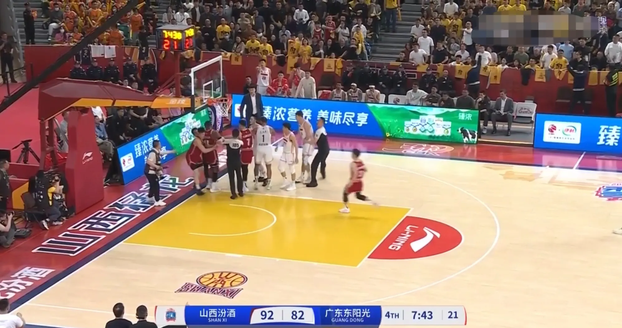 爱游戏热门游戏包含冲刺阶段突围战来临，武汉三镇围绕CBA常规赛再遭质疑，气氛紧张，控场能力受关注的词条