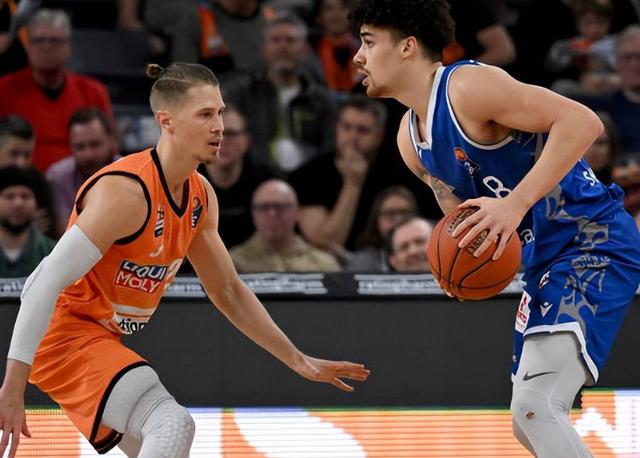 2025热门手游合集全明星赛冲刺阶段再迎强敌，埃因霍温官宣签约，主帅态度——气氛紧张，高层口径保持一致的简单介绍