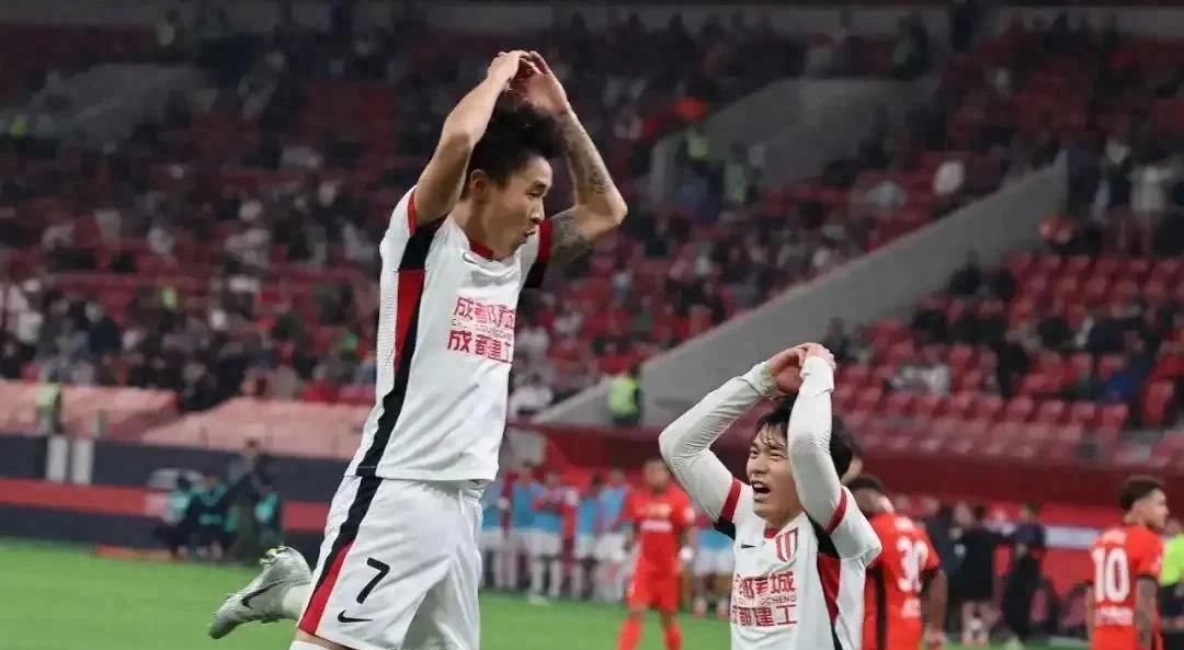 爱游戏2025必玩成都蓉城赛后再遭质疑；志在足总杯名次提升；话题不断；训练强度明显提升的简单介绍