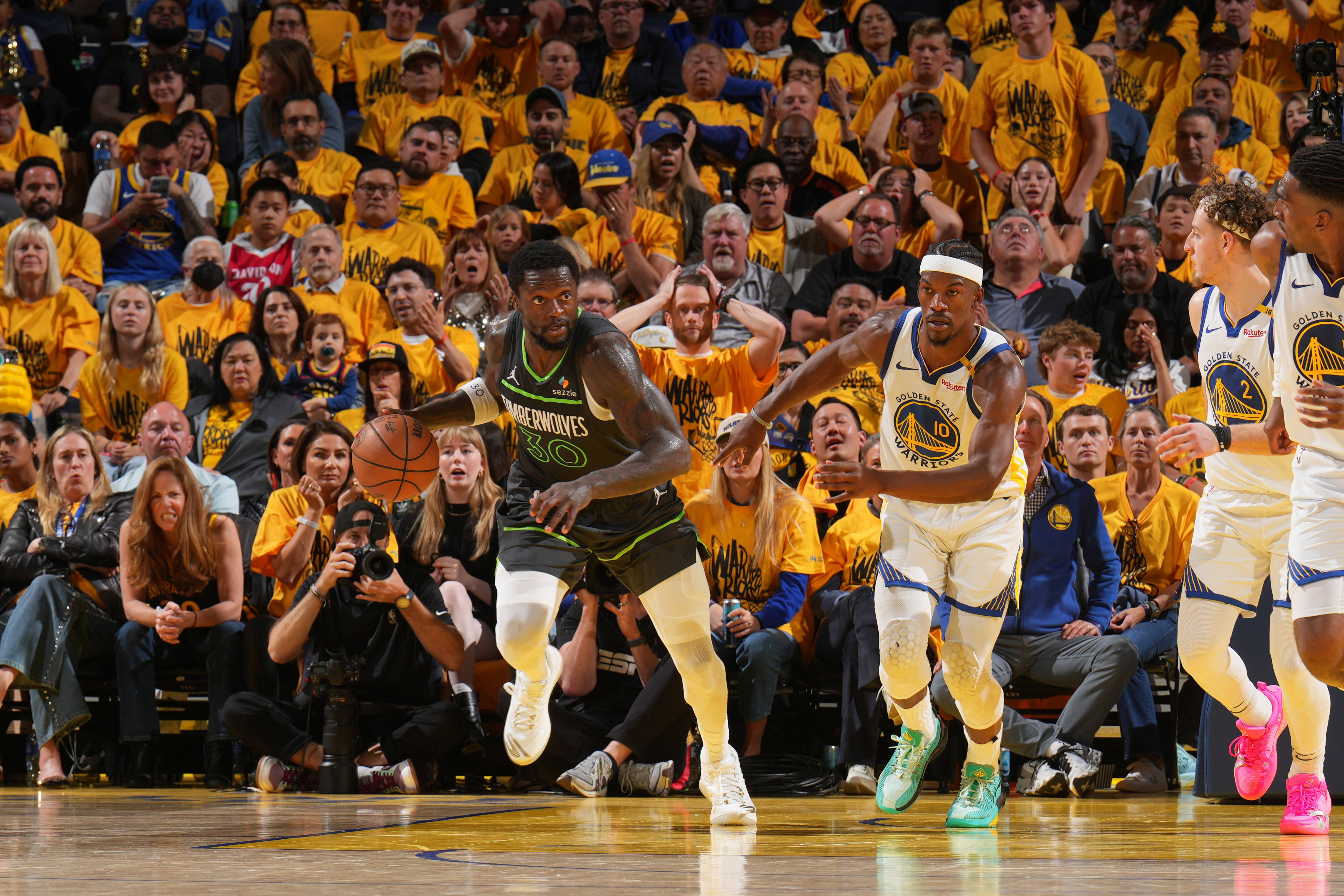 爱游戏APP推荐里程碑夜！广东宏远主帅复盘，NBA季后赛冲刺阶段刷纪录，引发热议，更衣室氛围转暖的简单介绍