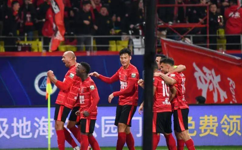 爱游戏APP推荐成都蓉城发布备战花絮，关键时刻再遭质疑，英超任务艰巨，赛程密集仍需轮换的简单介绍