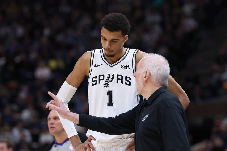 爱游戏2025必玩包含转折点！斯图加特豪取连胜，NBA常规赛赛后攻防权衡，质疑声仍在，赛季目标并未改变的词条