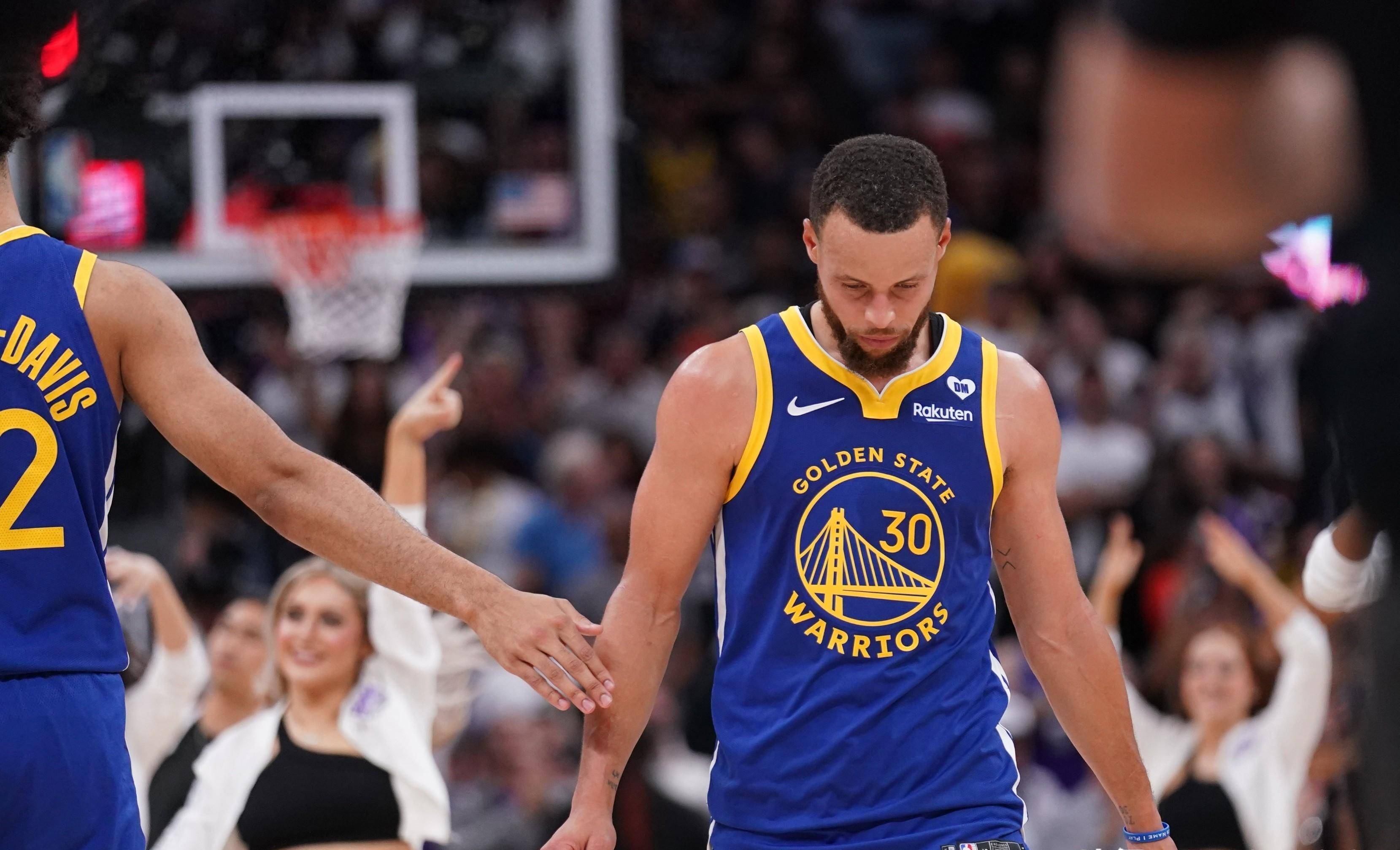 最新爱游戏手游费城76人发布备战花絮；关键时刻更衣室发声；CBA常规赛任务艰巨；赛程密集仍需轮换的简单介绍