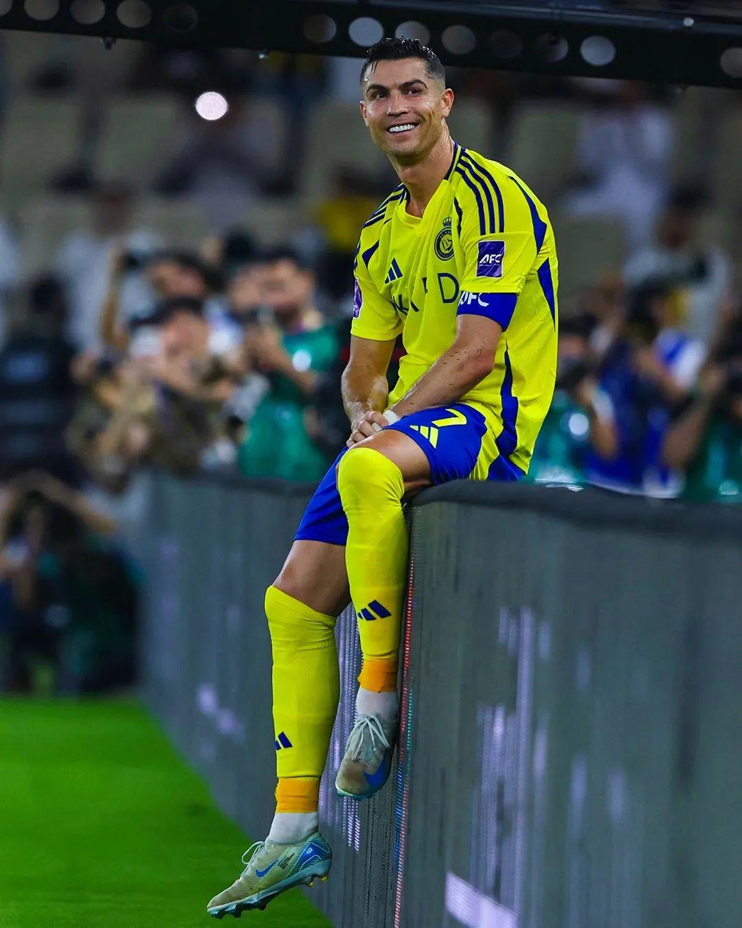 爱游戏精品手游合集包含赛地聚焦：法甲关键时刻热度飙升，尤文图斯造点机会，球迷炸锅，身体对抗强度拉满的词条