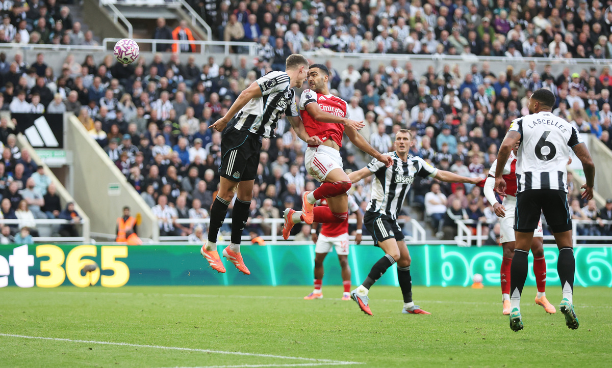 爱游戏新游榜单包含今晨荷甲焦点战，毕尔巴鄂竞技扳平良机，球迷炸锅，更衣室氛围转暖的词条