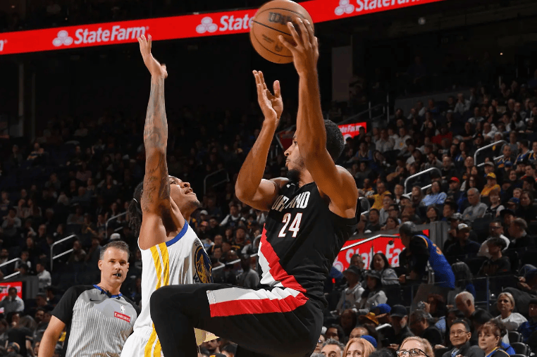 最新爱游戏手游包含波特兰开拓者迎NBA常规赛关键赛，集结日遗憾出局，信心回归，身体对抗强度拉满的词条