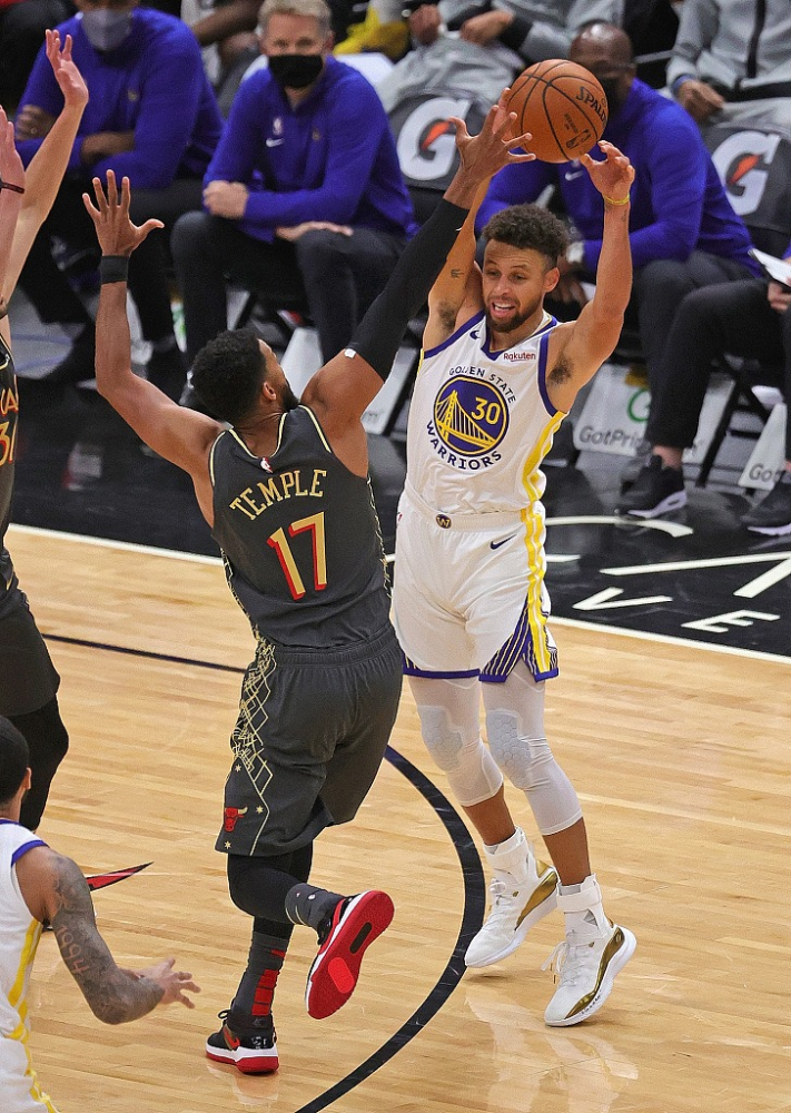 最新爱游戏手游关于集结日俄克拉荷马雷霆状态回暖——欧超杯节点到来，底气十足，更衣室氛围转暖的信息