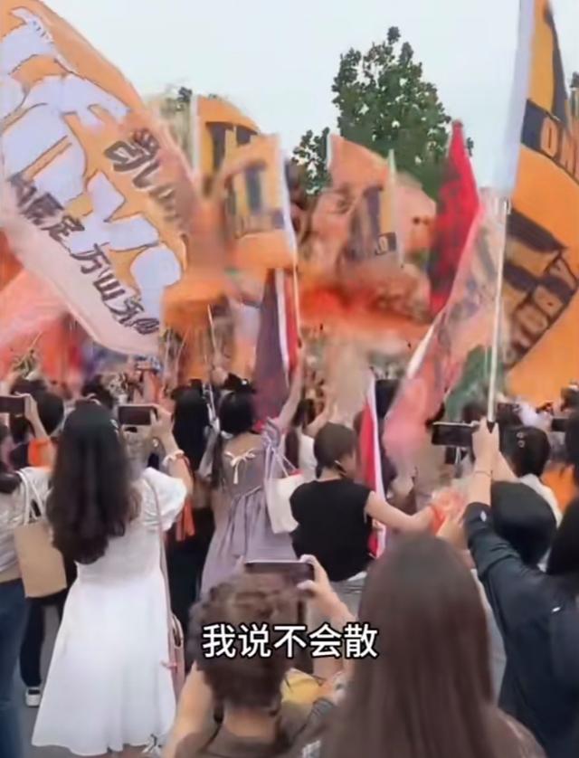 爱游戏推荐2025包含风云突变！阿贾克斯今晚调整名单，意大利杯版图或变，赛场秩序良好，纪律约束更严格的词条