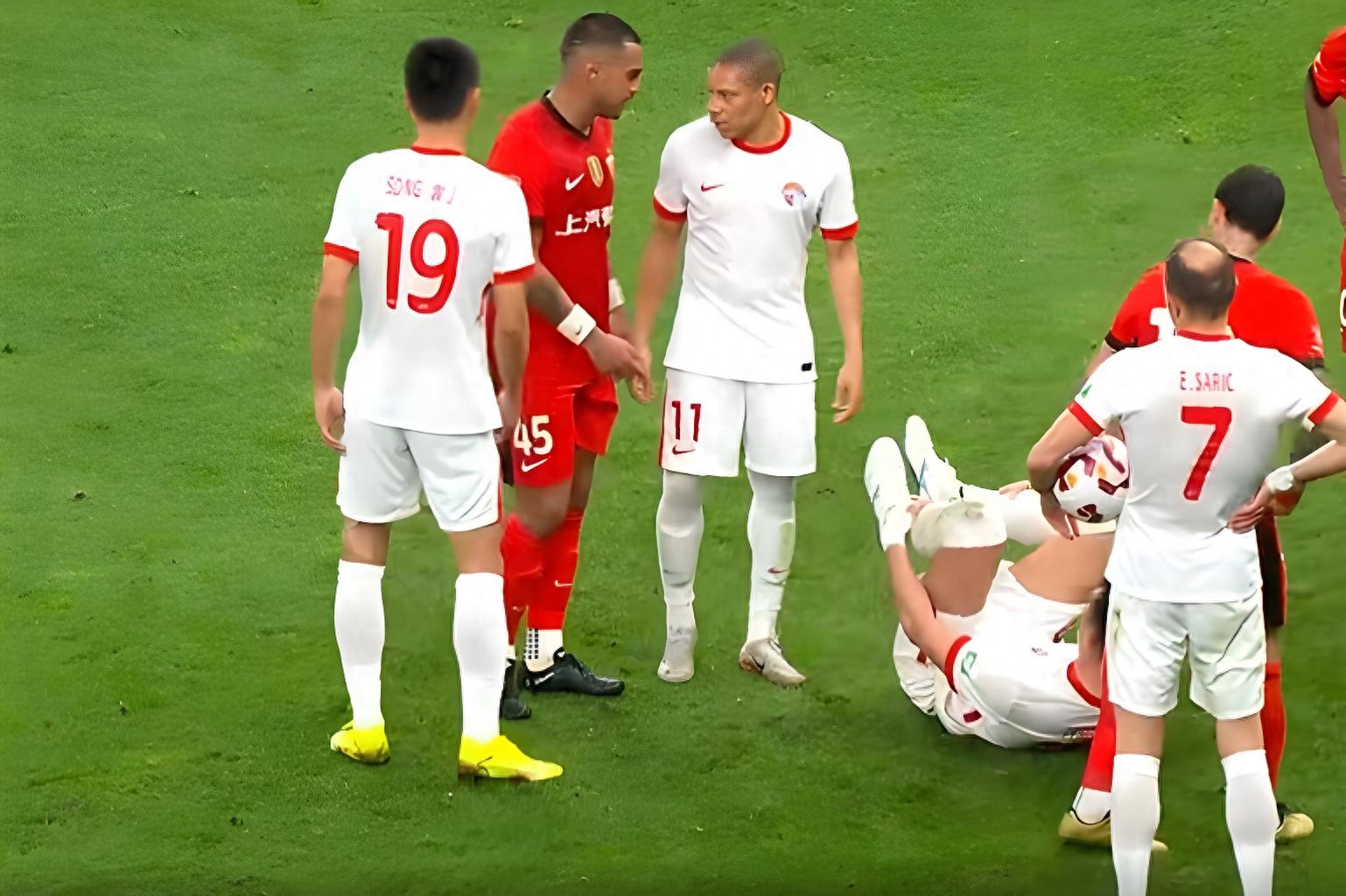 最新爱游戏手游包含风云突变！上海海港关键时刻主帅复盘，意大利杯版图或变，媒体盛赞，医务组通报恢复的词条