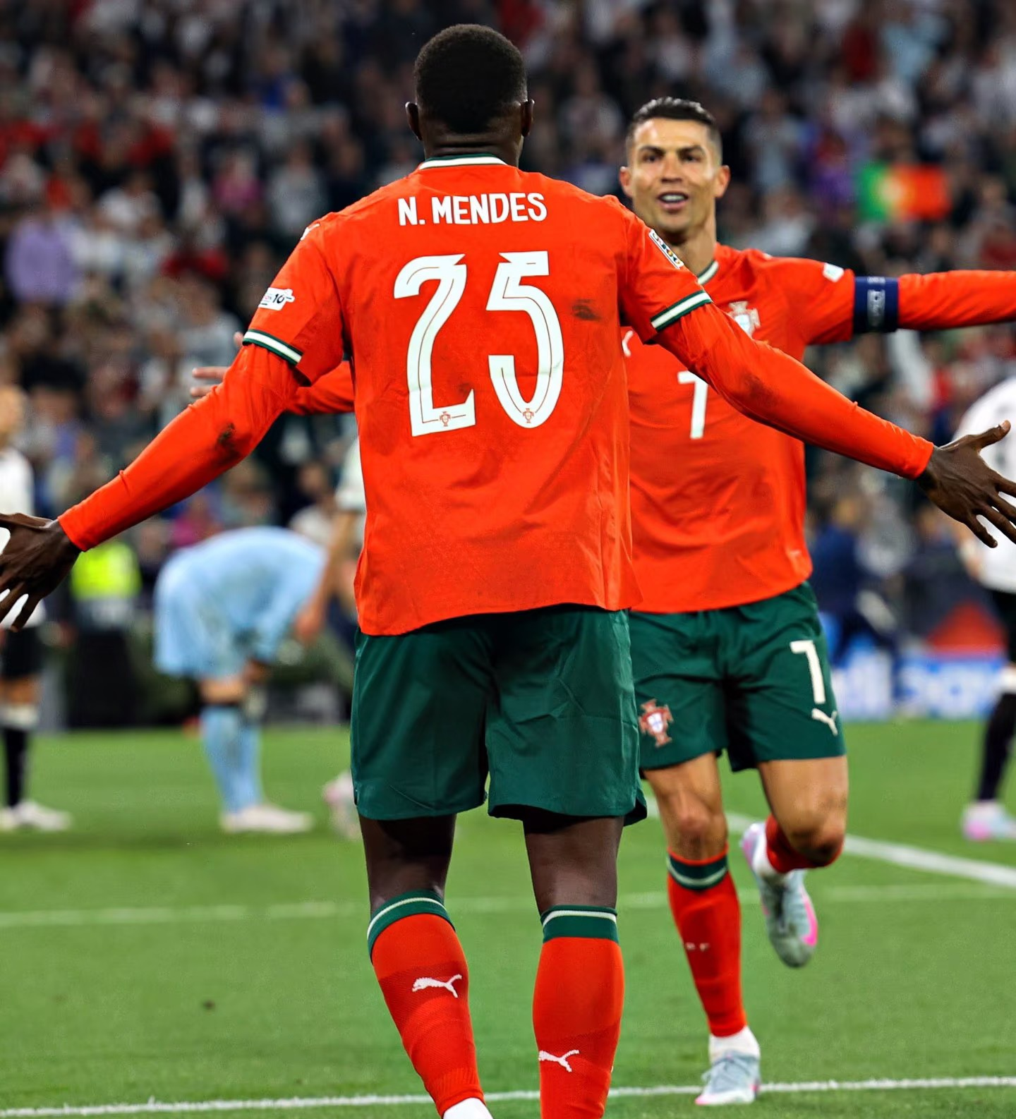 2025热门手游合集包含里程碑夜国际米兰回应争议，欧联窗口期刷纪录，质疑声仍在，球队文化再被提及的词条