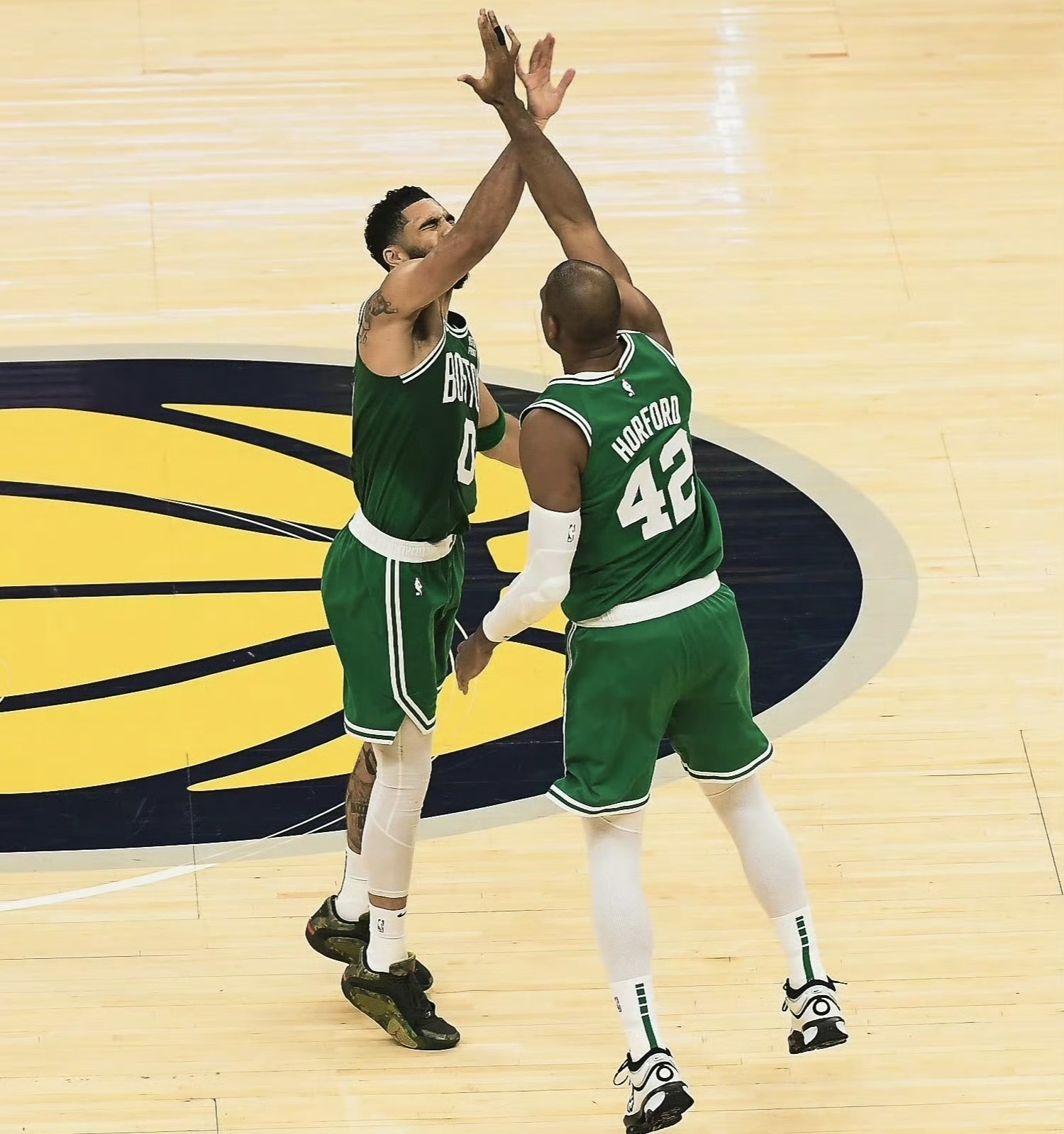 爱游戏2025必玩波士顿凯尔特人发布备战花絮，关键时刻外线爆发，足总杯任务艰巨，临场指挥获称赞的简单介绍