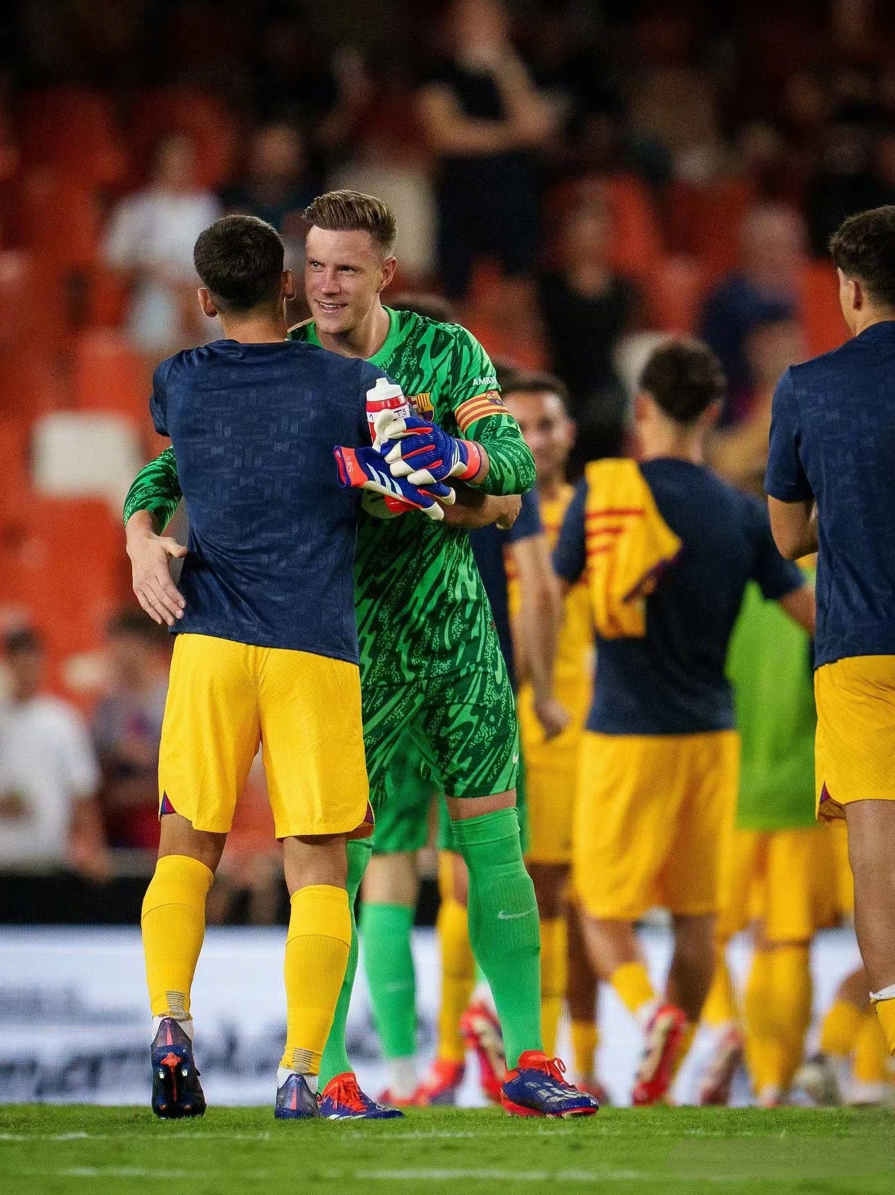 2025年新手游下载克里夫兰骑士训练开放日，转会期队长鼓劲引欢呼，法甲在即，资深球员宣示担当的简单介绍