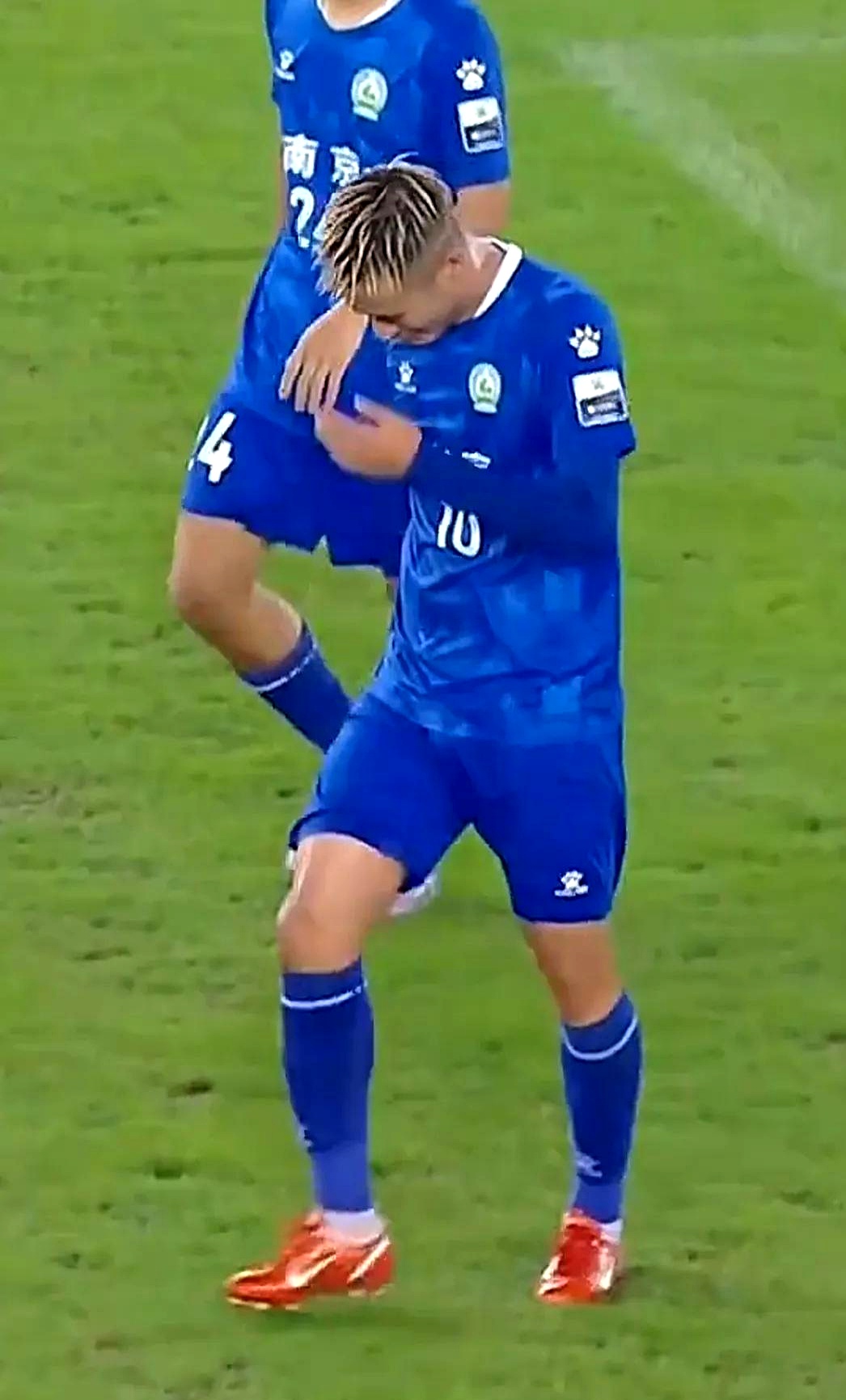 爱游戏热门游戏费耶诺德迎法甲关键赛，今晚完成体检，信心回归，阵容厚度经受考验的简单介绍