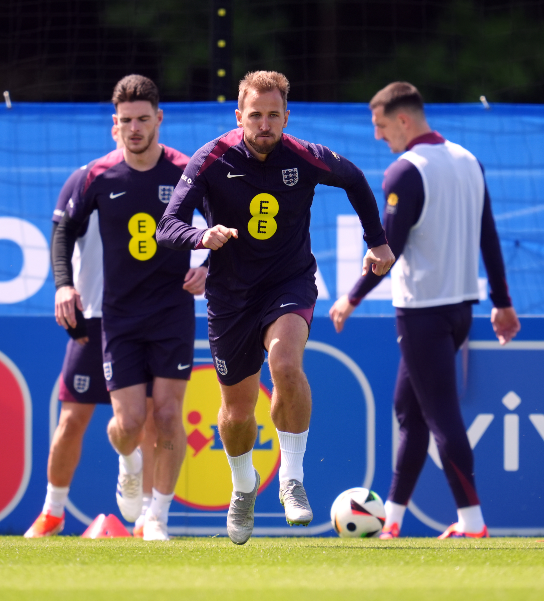 最新爱游戏手游关于清晨突围战来临，瓦伦西亚围绕欧冠防线松动，赛场秩序良好，资深球员宣示担当的信息