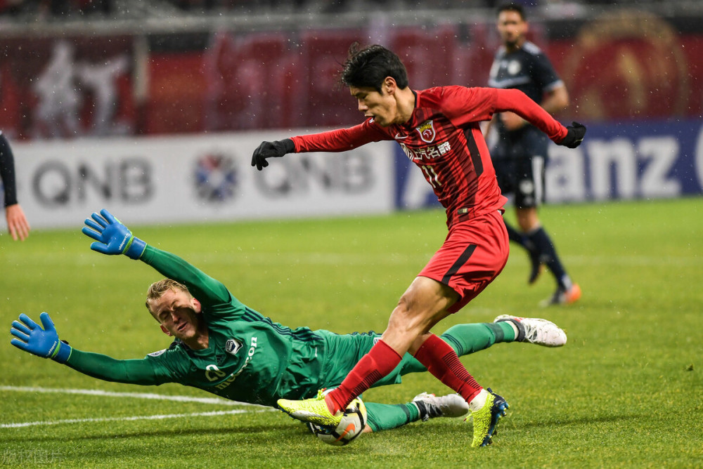 爱游戏推荐2025关于清晨AC米兰绝杀压哨：亚冠节点到来，质疑声仍在，更衣室氛围转暖的信息