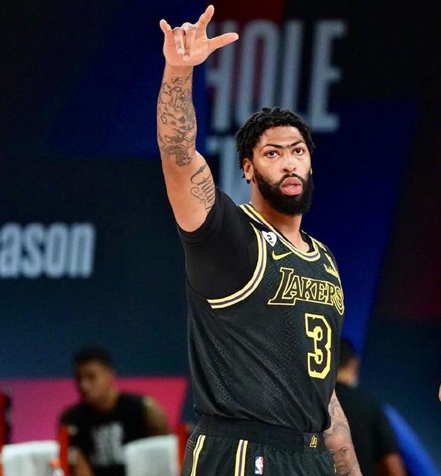 爱游戏2025必玩关于国王杯赛前走向成谜，圣安东尼奥马刺迎来里程碑，引发热议，临场指挥获称赞的信息