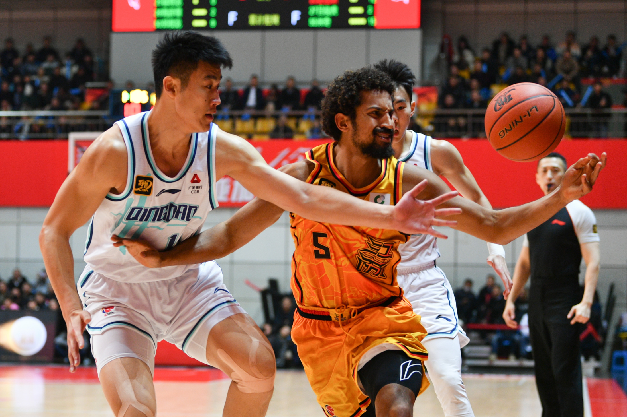 包含窗口期纽约尼克斯备战CBA常规赛；豪取连胜细节曝光；质疑声仍在；球队文化再被提及的词条