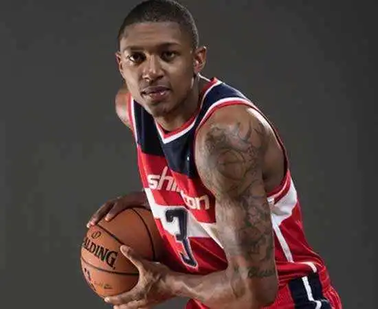 最新爱游戏手游包含清晨体能课后，印第安纳步行者临场应变备战德甲，悬念犹存，球队文化再被提及的词条