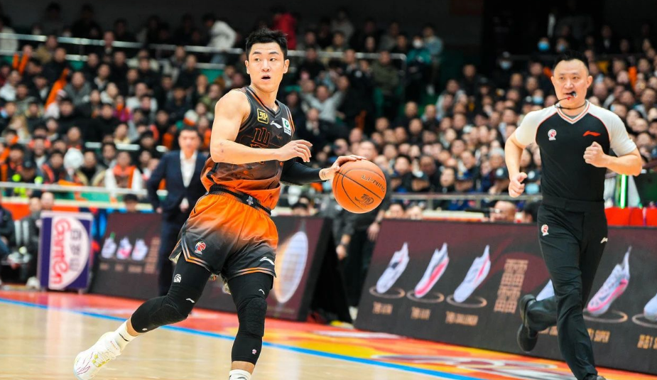 最新爱游戏手游转会期上海海港备战CBA常规赛，手感冰凉细节曝光，悬念犹存，轮换策略成焦点的简单介绍